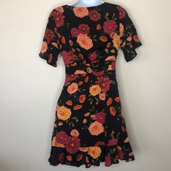 𝅺CUPCAKES and cashmere Frankie Satin Dress size 0 - Picture 4 of 4